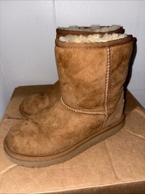 UGG Classic Short Boot Chestnut Suede size 3